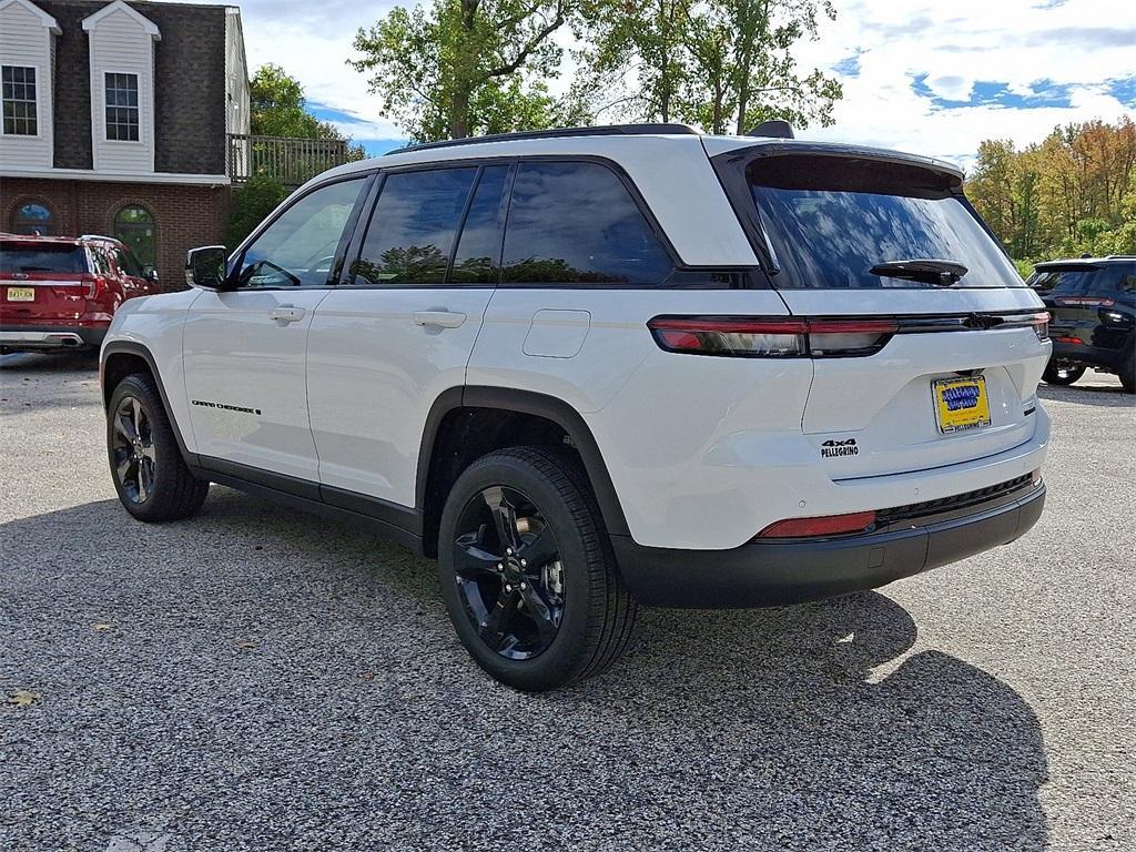 new 2025 Jeep Grand Cherokee car, priced at $52,140