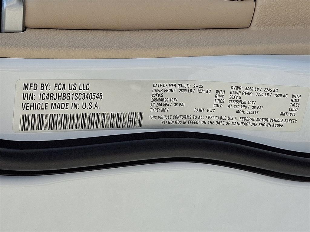 new 2025 Jeep Grand Cherokee car, priced at $52,140