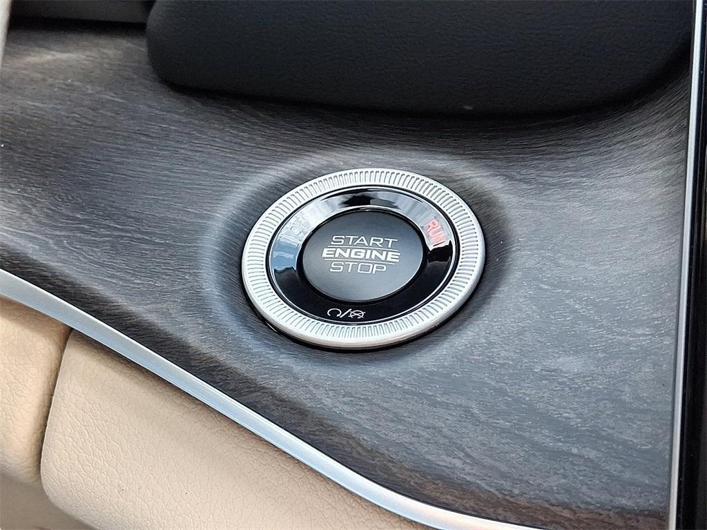 new 2025 Jeep Grand Cherokee car, priced at $52,140