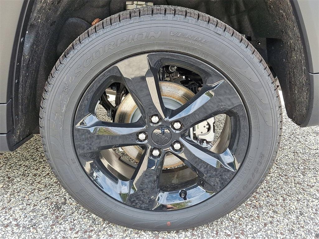 new 2025 Jeep Grand Cherokee car, priced at $52,140