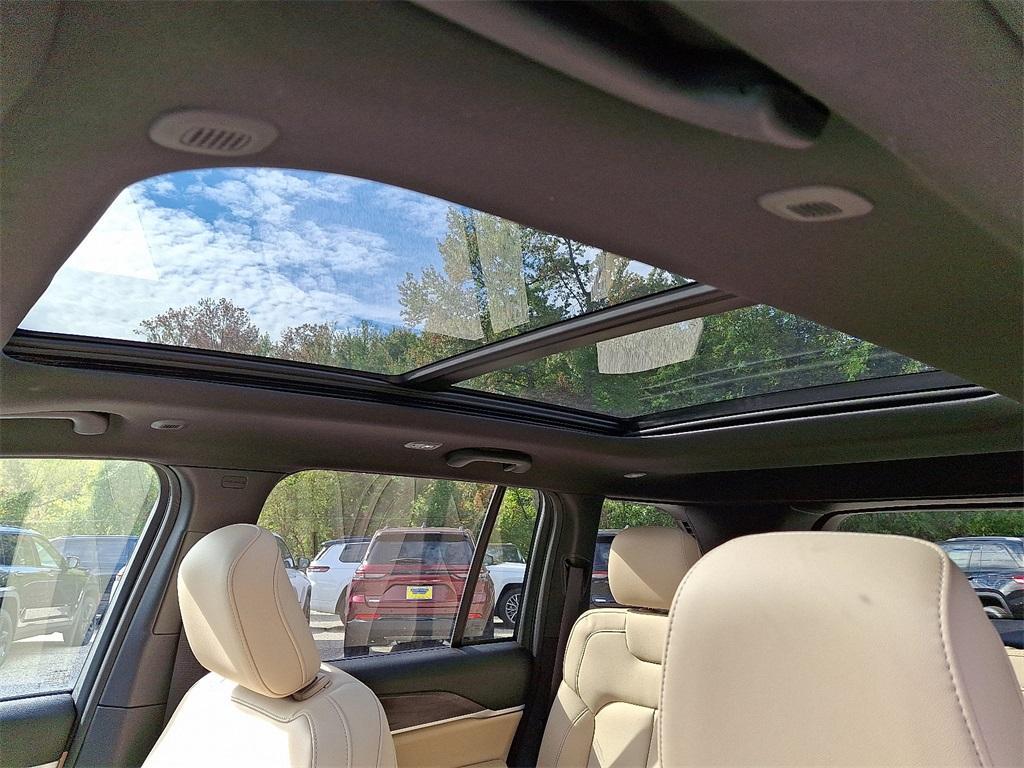 new 2025 Jeep Grand Cherokee car, priced at $52,140