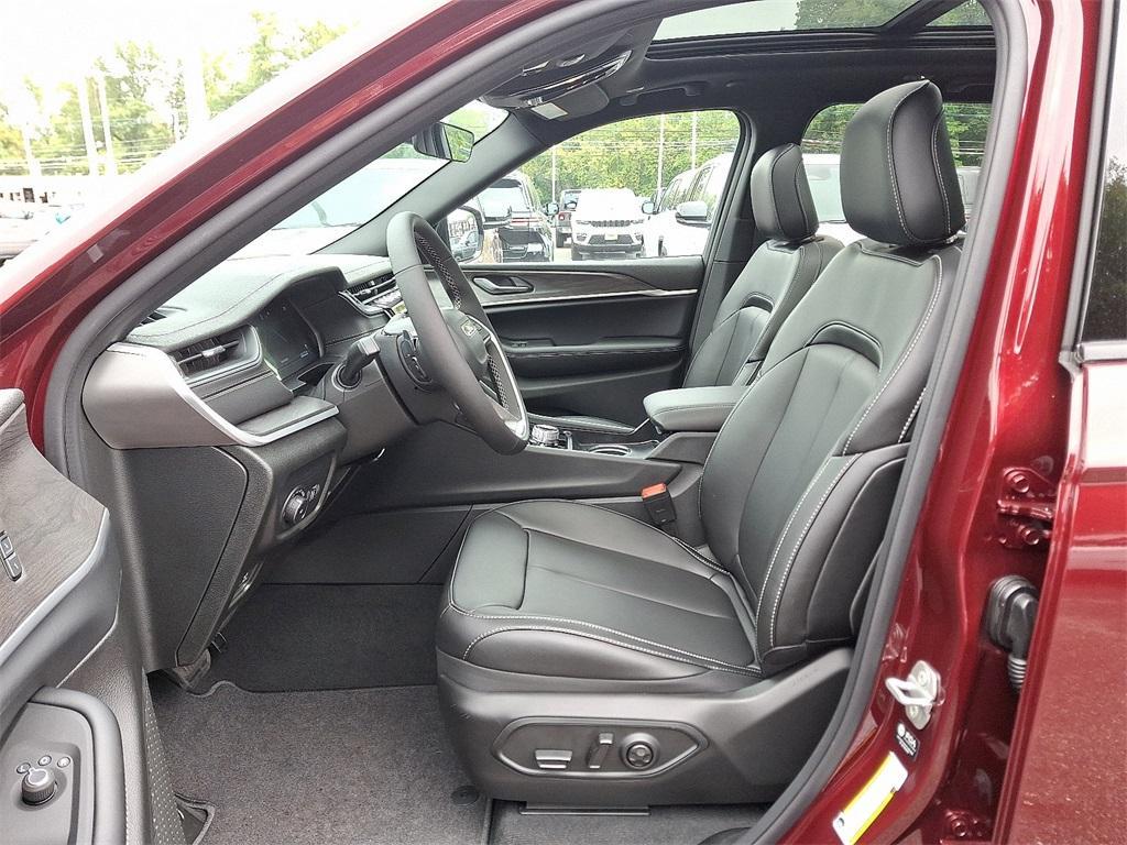 new 2025 Jeep Grand Cherokee car, priced at $50,010