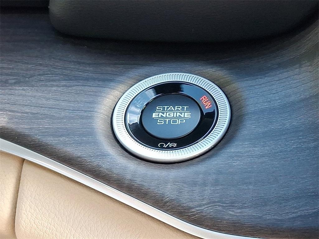 new 2025 Jeep Grand Cherokee car, priced at $55,065