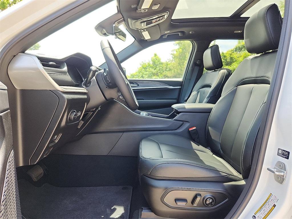 new 2025 Jeep Grand Cherokee car