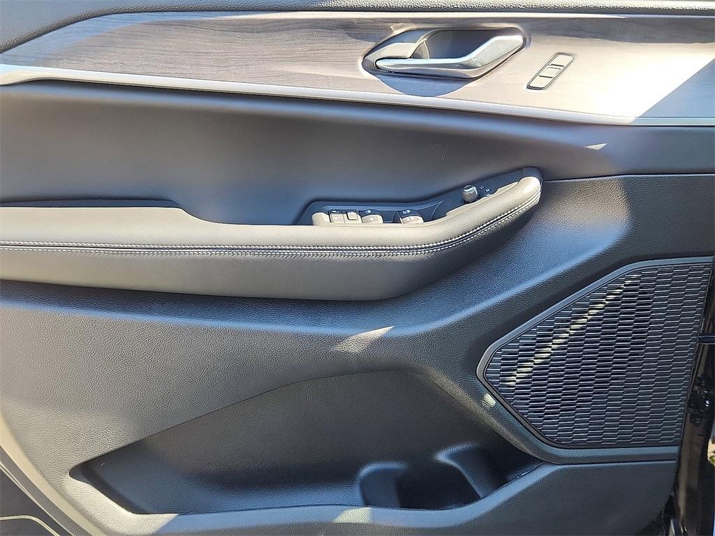 new 2025 Jeep Grand Cherokee car, priced at $52,735