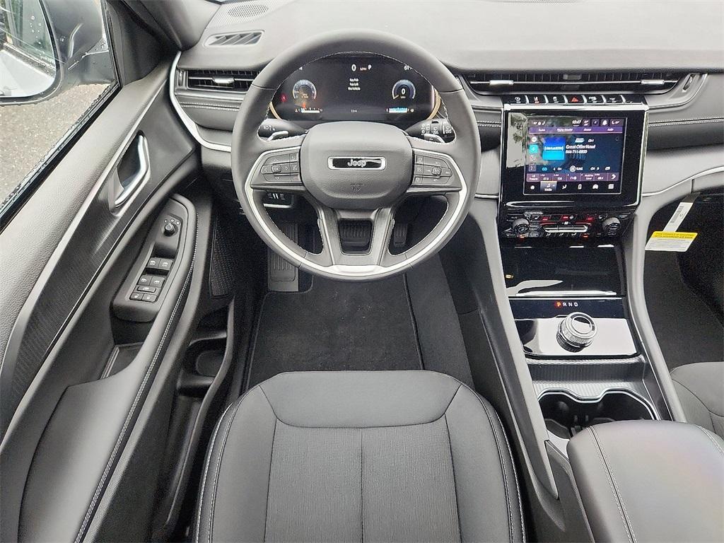 new 2025 Jeep Grand Cherokee car, priced at $44,170