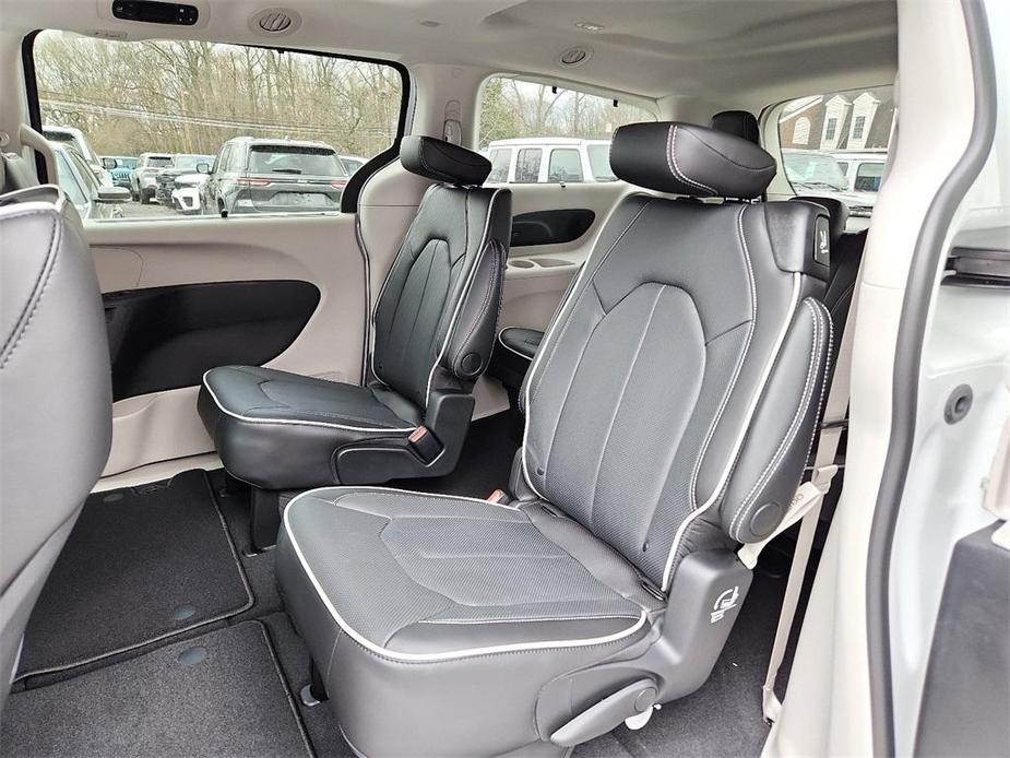 new 2024 Chrysler Pacifica car, priced at $53,120
