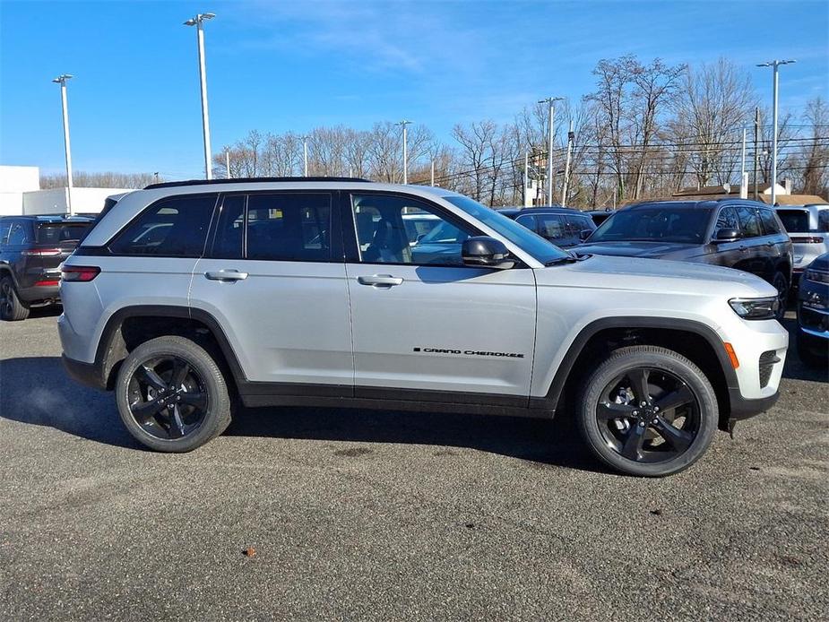 new 2025 Jeep Grand Cherokee car, priced at $48,175