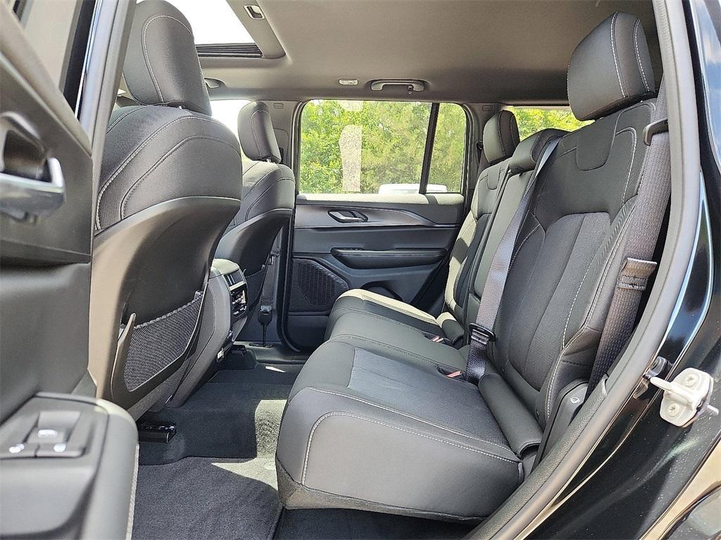 new 2025 Jeep Grand Cherokee car, priced at $44,170