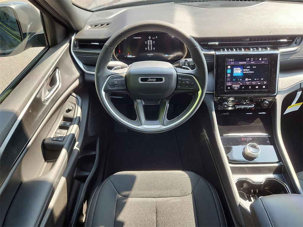 new 2025 Jeep Grand Cherokee car, priced at $44,170