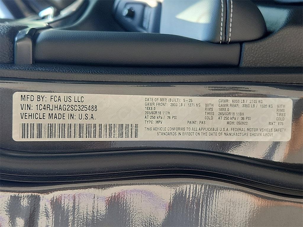 new 2025 Jeep Grand Cherokee car, priced at $44,170