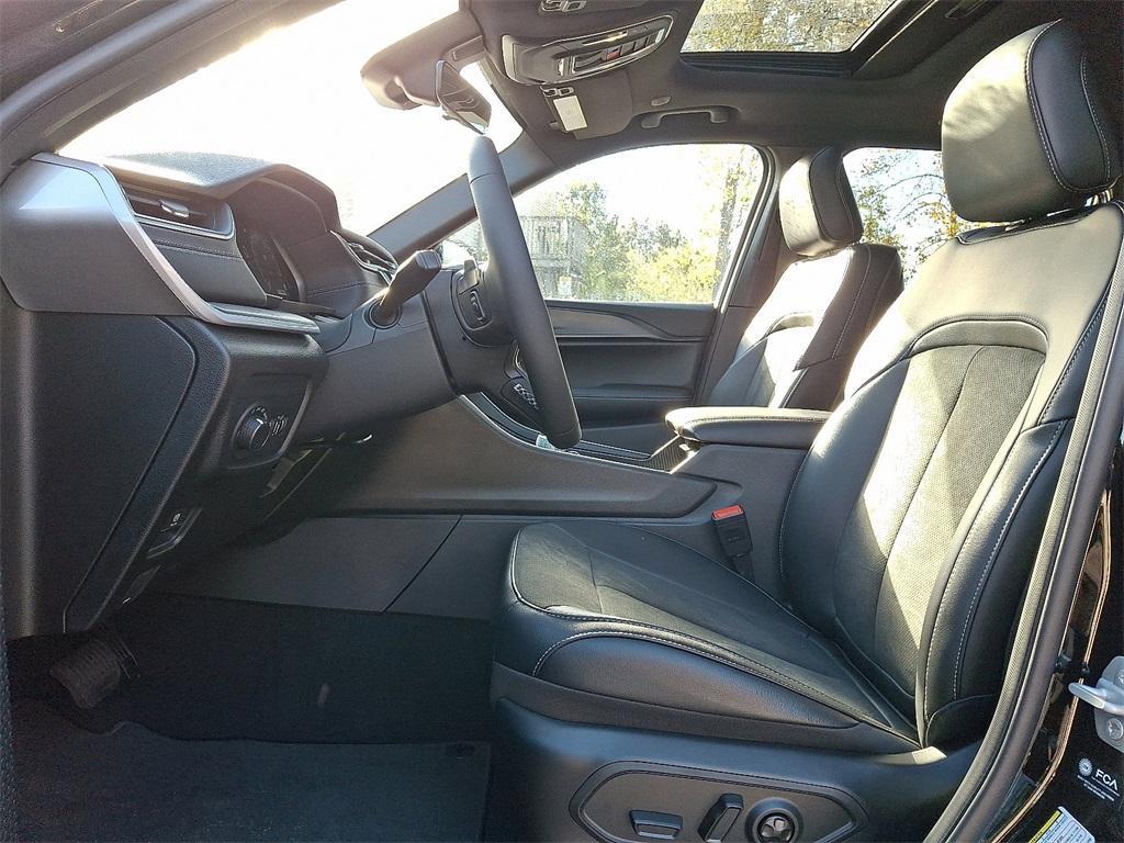 new 2025 Jeep Grand Cherokee car, priced at $48,375