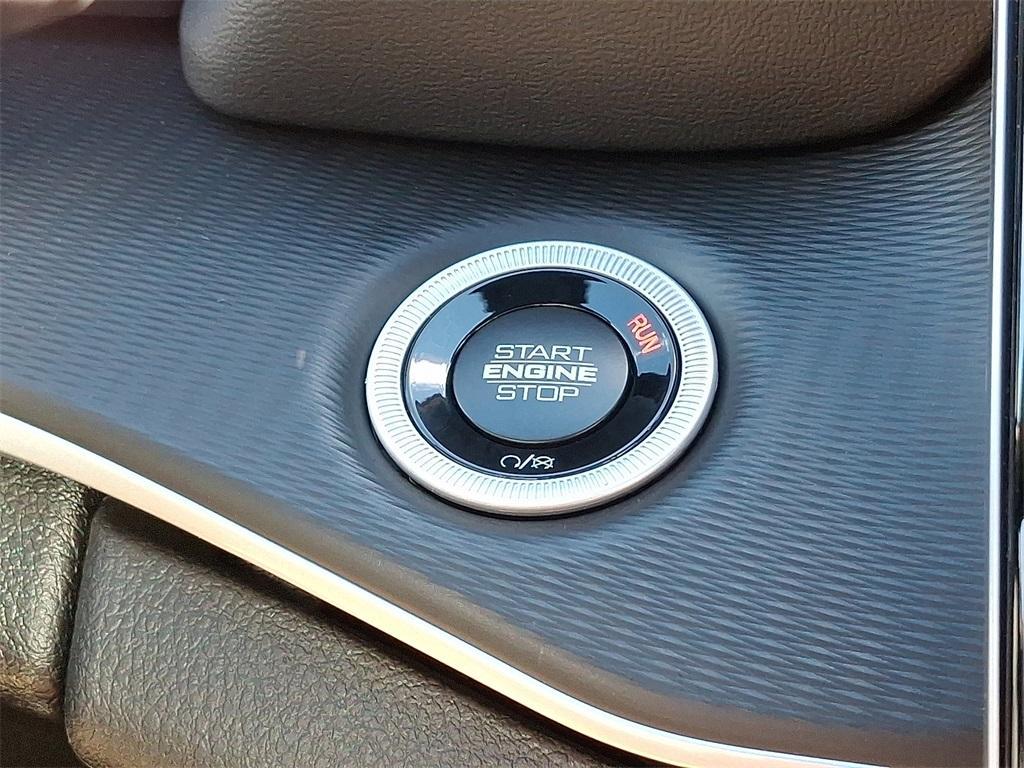 new 2025 Jeep Grand Cherokee car, priced at $48,375