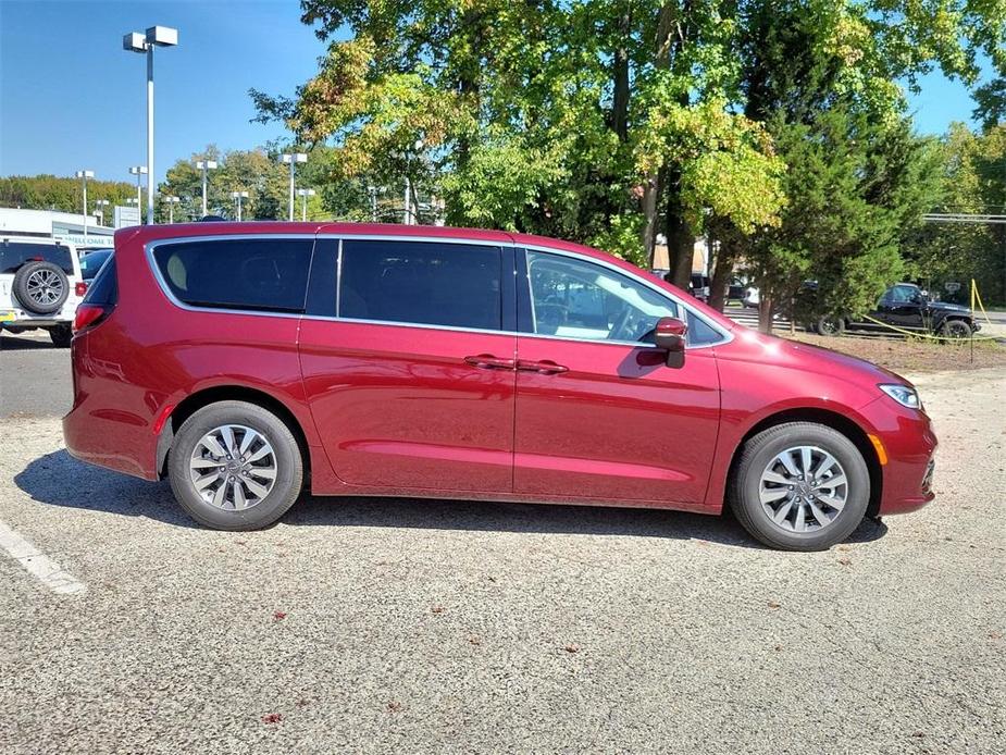 new 2023 Chrysler Pacifica Hybrid car, priced at $43,500