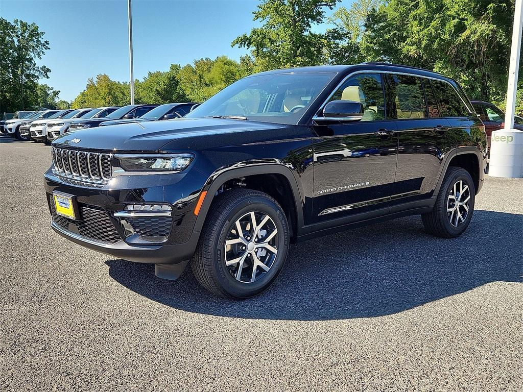 new 2025 Jeep Grand Cherokee car, priced at $50,010