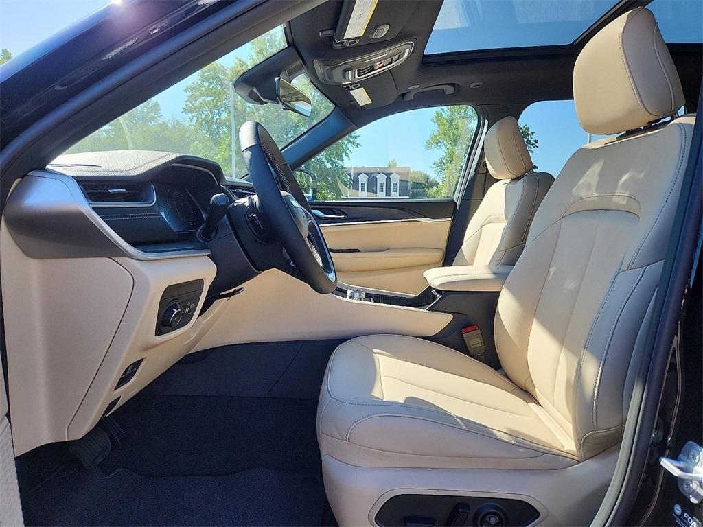 new 2025 Jeep Grand Cherokee car, priced at $50,010
