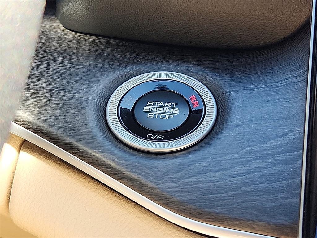 new 2025 Jeep Grand Cherokee car, priced at $50,010