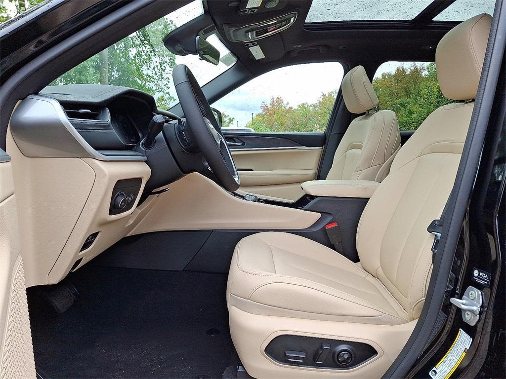 new 2025 Jeep Grand Cherokee car, priced at $52,735