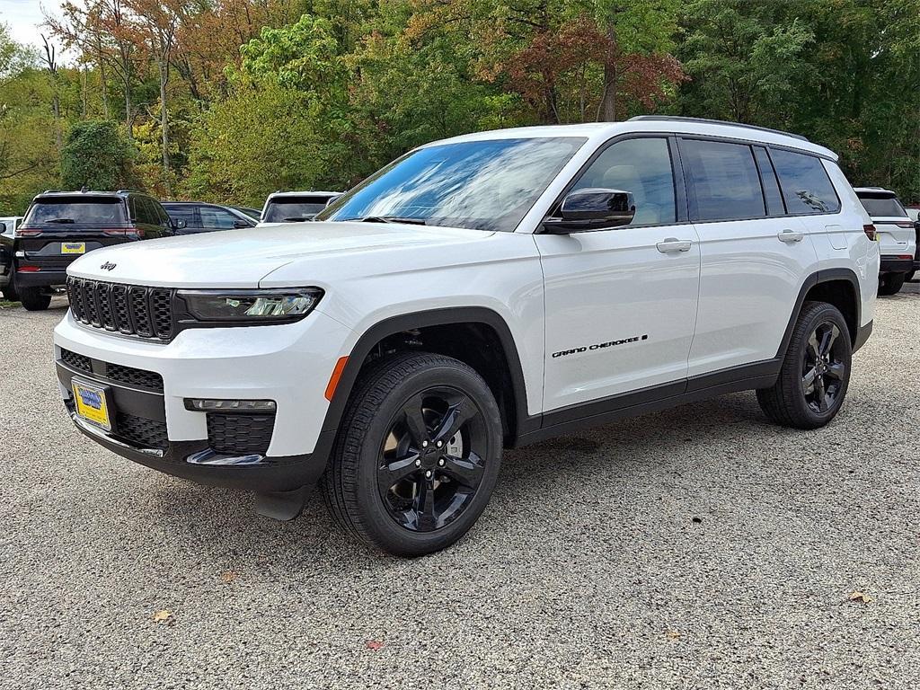 new 2025 Jeep Grand Cherokee L car, priced at $54,240