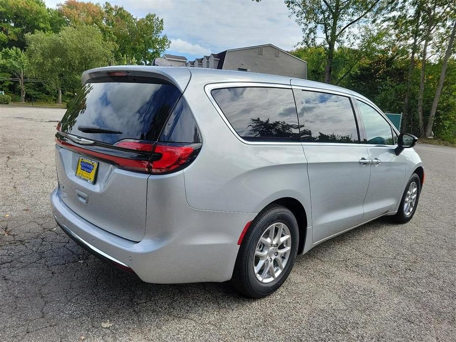 new 2024 Chrysler Pacifica car, priced at $43,695