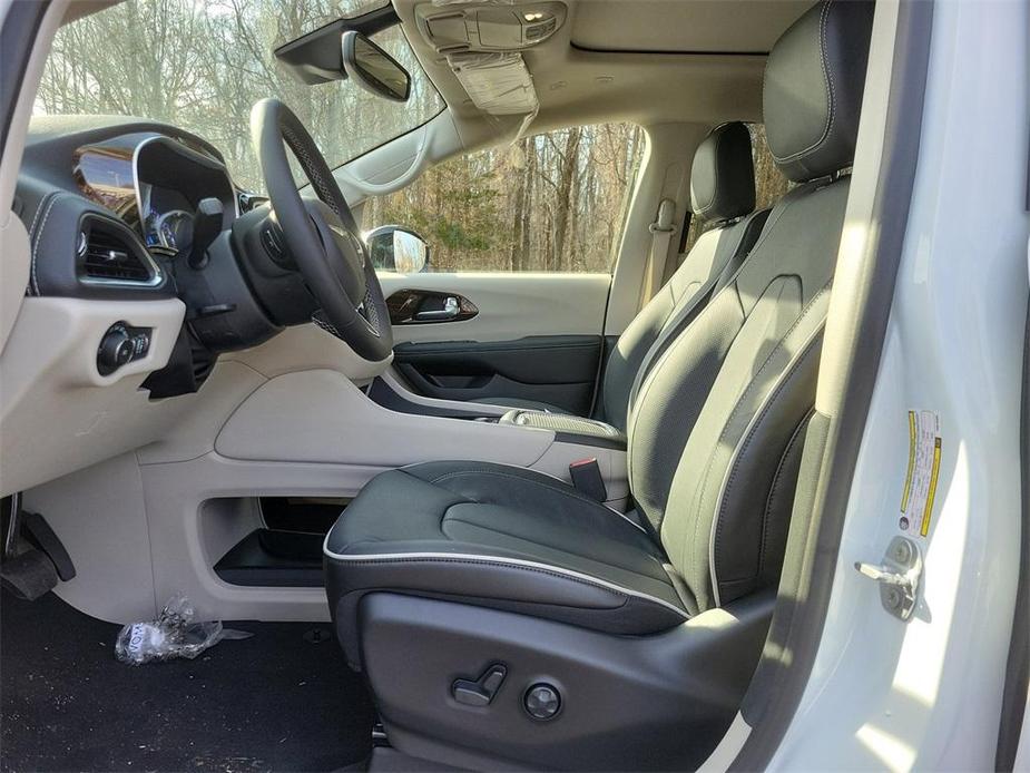 new 2023 Chrysler Pacifica car, priced at $52,739