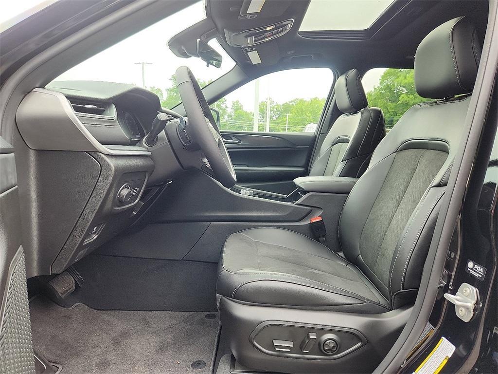 new 2025 Jeep Grand Cherokee car, priced at $46,730