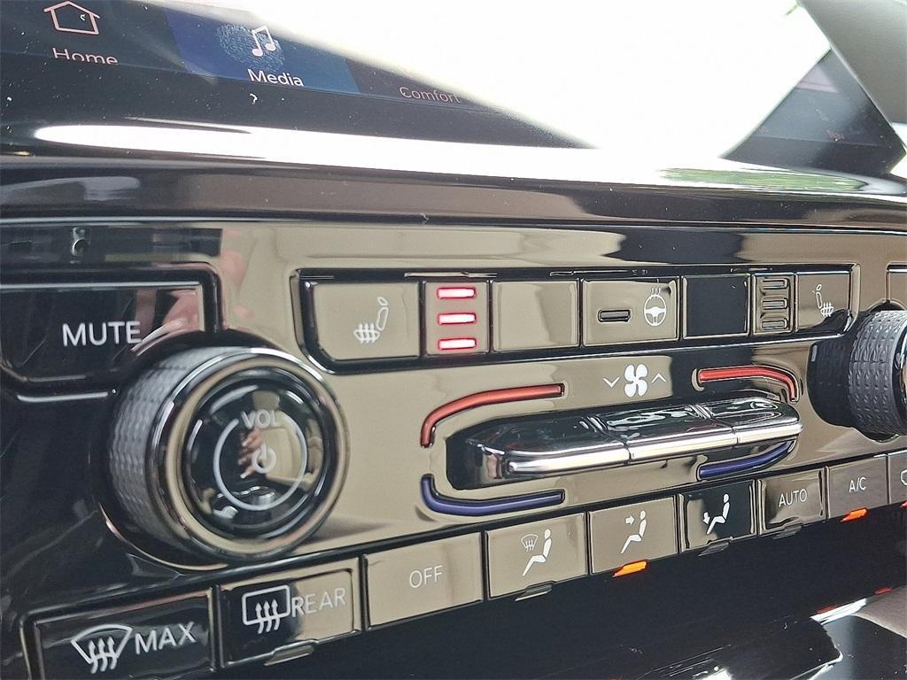 new 2025 Jeep Grand Cherokee car, priced at $52,140