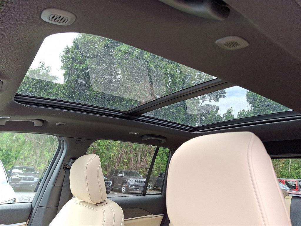 new 2025 Jeep Grand Cherokee car, priced at $52,140