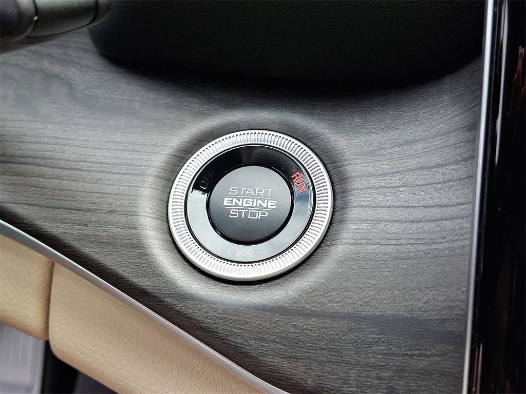 new 2025 Jeep Grand Cherokee car, priced at $52,140