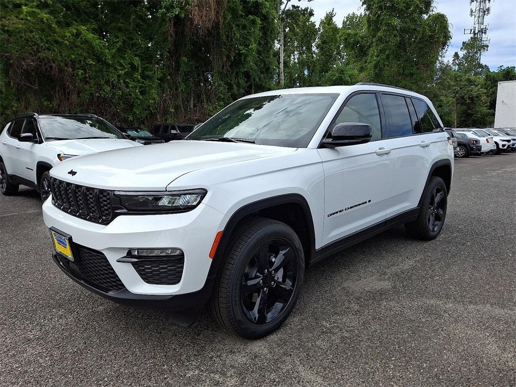 new 2025 Jeep Grand Cherokee car, priced at $52,140