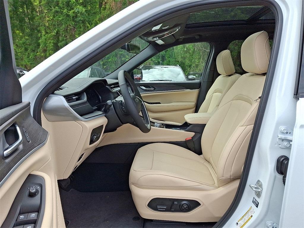 new 2025 Jeep Grand Cherokee car, priced at $52,140