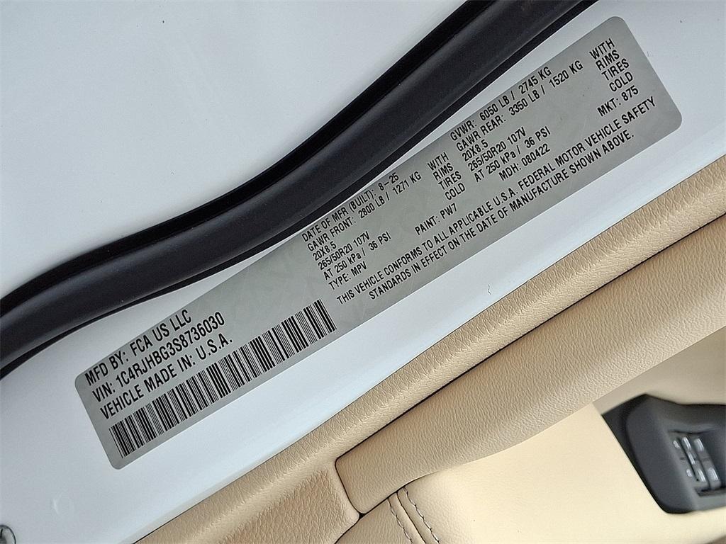 new 2025 Jeep Grand Cherokee car, priced at $52,140