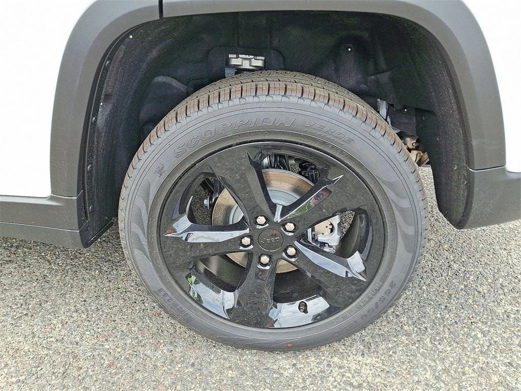 new 2025 Jeep Grand Cherokee car, priced at $52,140