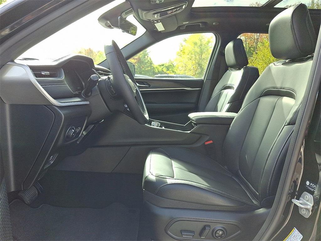 new 2025 Jeep Grand Cherokee car, priced at $52,735