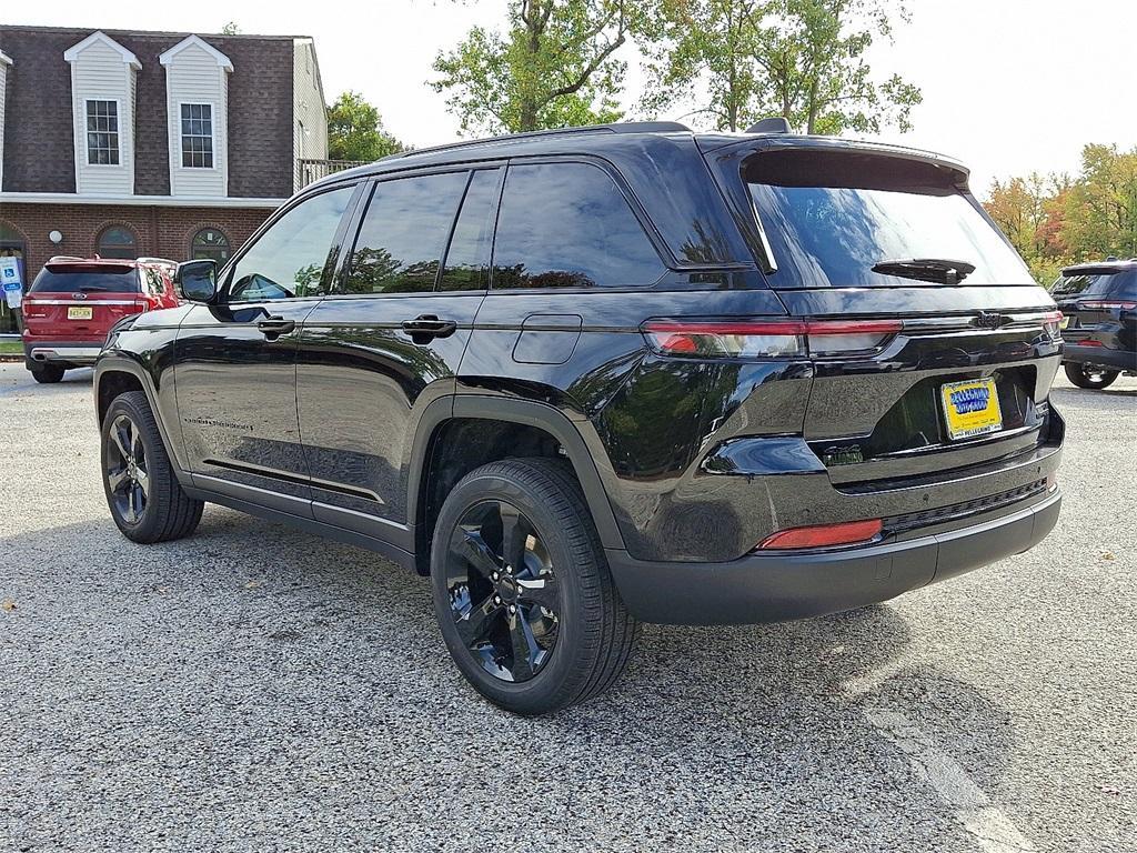 new 2025 Jeep Grand Cherokee car, priced at $52,735