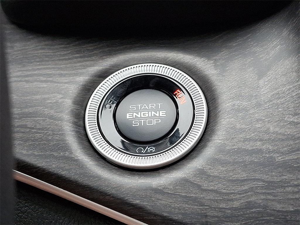 new 2025 Jeep Grand Cherokee car, priced at $52,140