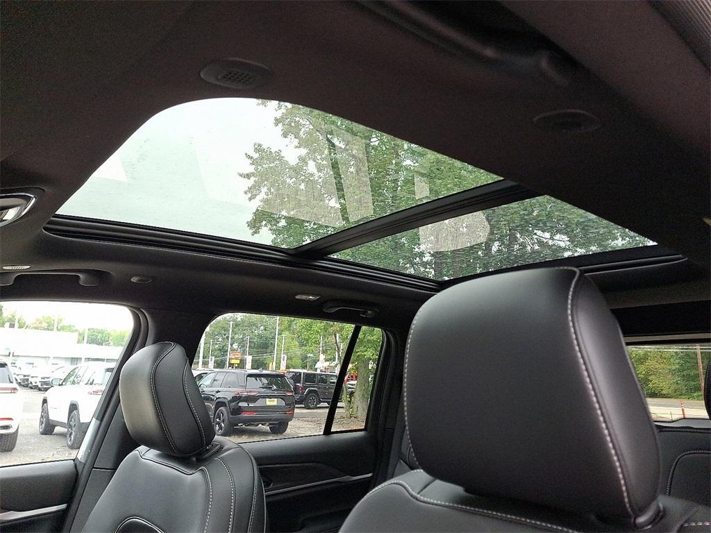 new 2025 Jeep Grand Cherokee car, priced at $52,140