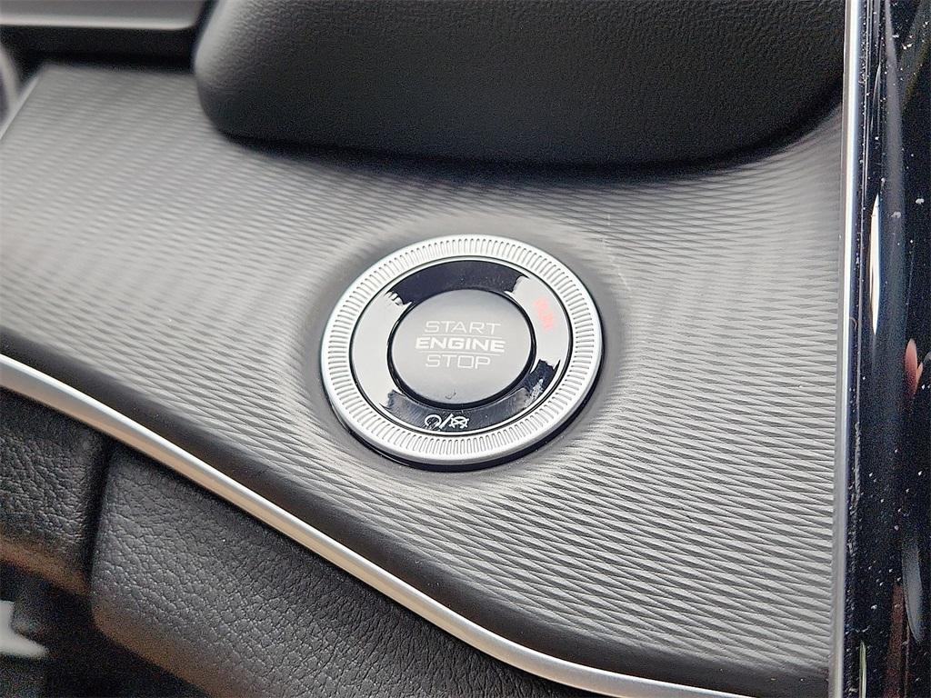 new 2025 Jeep Grand Cherokee car, priced at $48,375