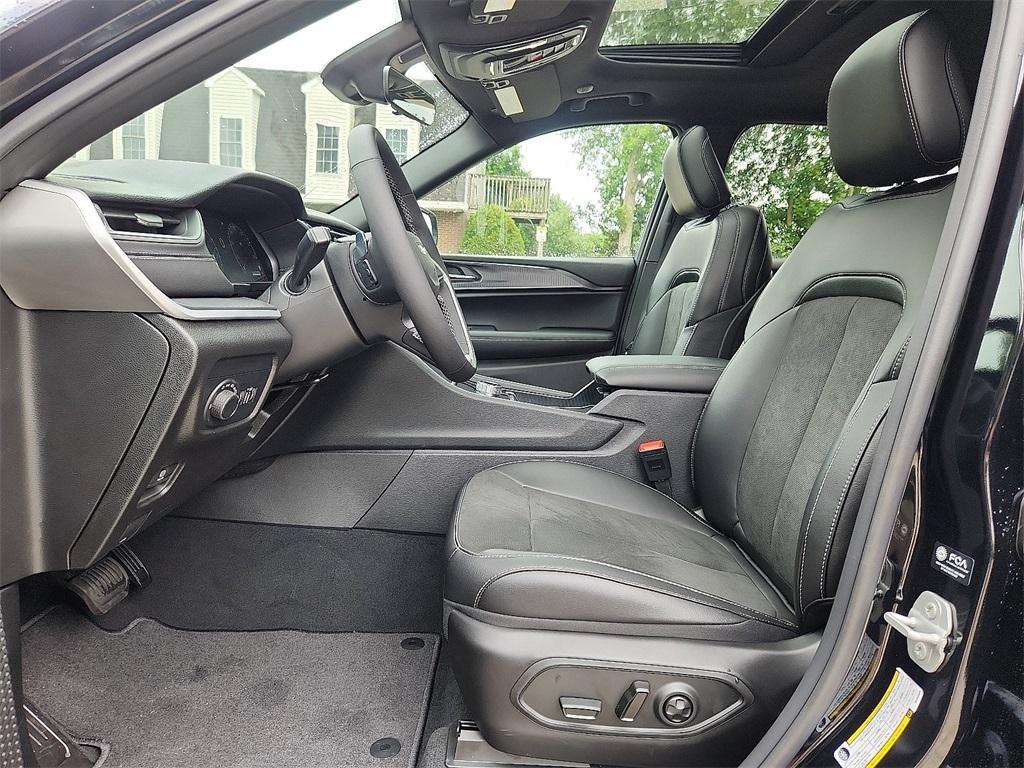 new 2025 Jeep Grand Cherokee car, priced at $48,375