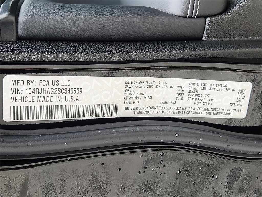 new 2025 Jeep Grand Cherokee car, priced at $48,375