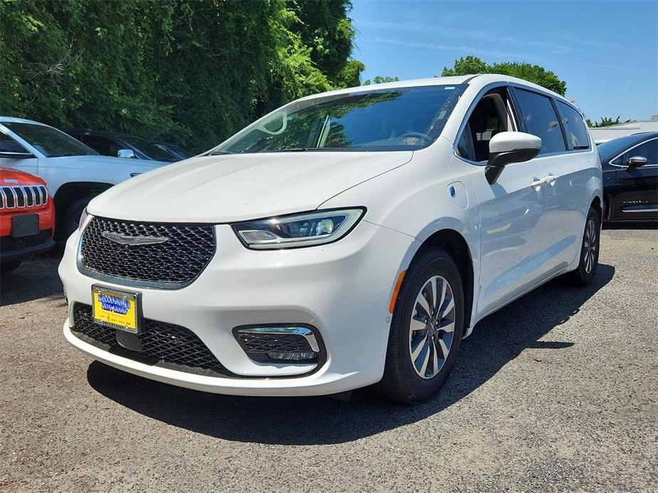 new 2023 Chrysler Pacifica Hybrid car, priced at $42,500