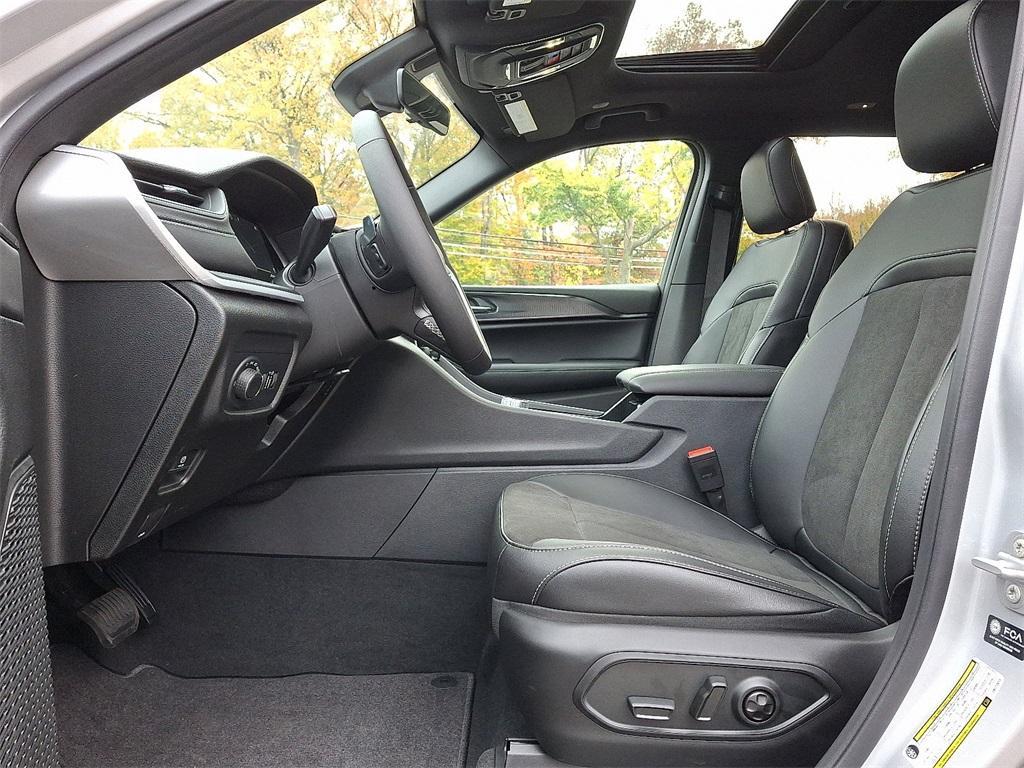 new 2025 Jeep Grand Cherokee L car, priced at $48,730