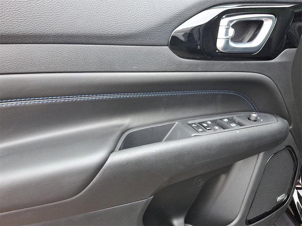 new 2025 Jeep Compass car, priced at $40,105