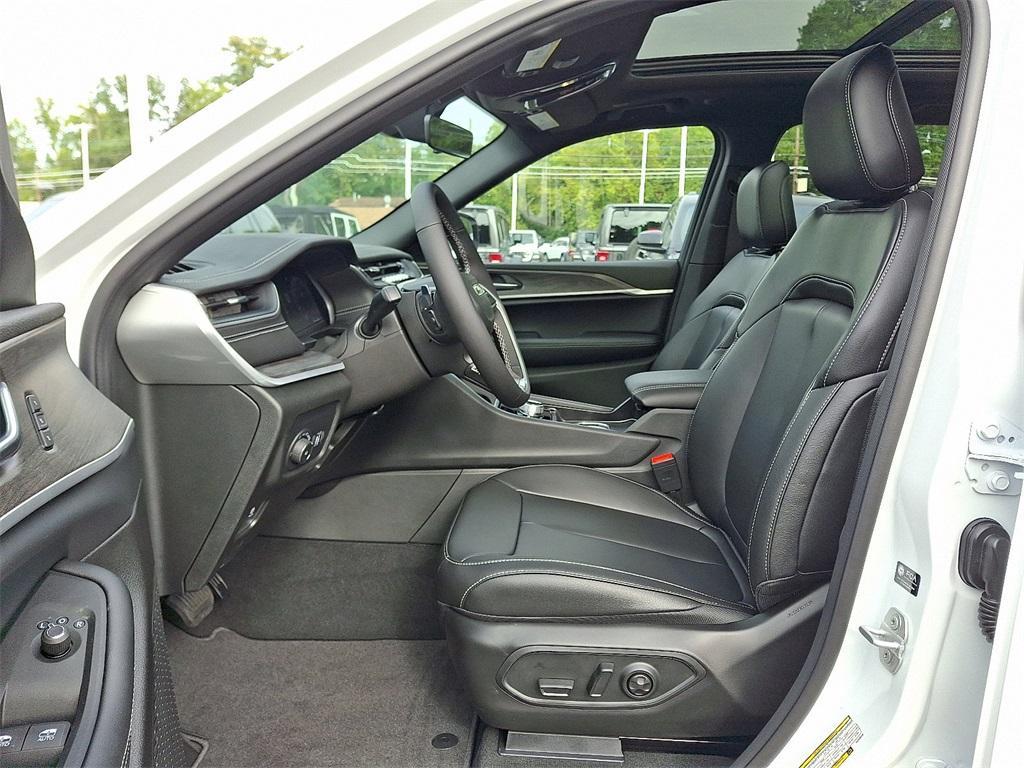 new 2025 Jeep Grand Cherokee car, priced at $49,415