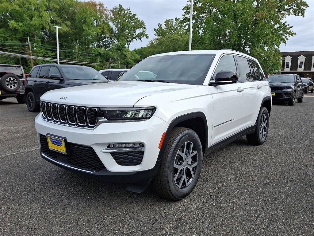 new 2025 Jeep Grand Cherokee car, priced at $49,415