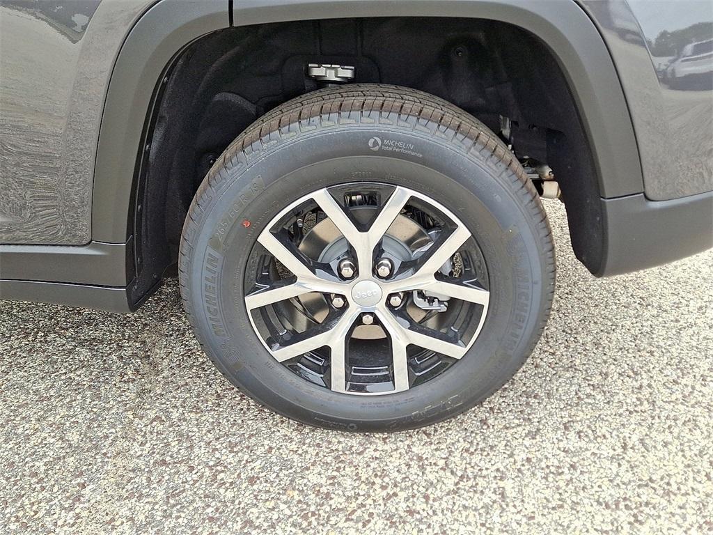 new 2025 Jeep Grand Cherokee car, priced at $50,010