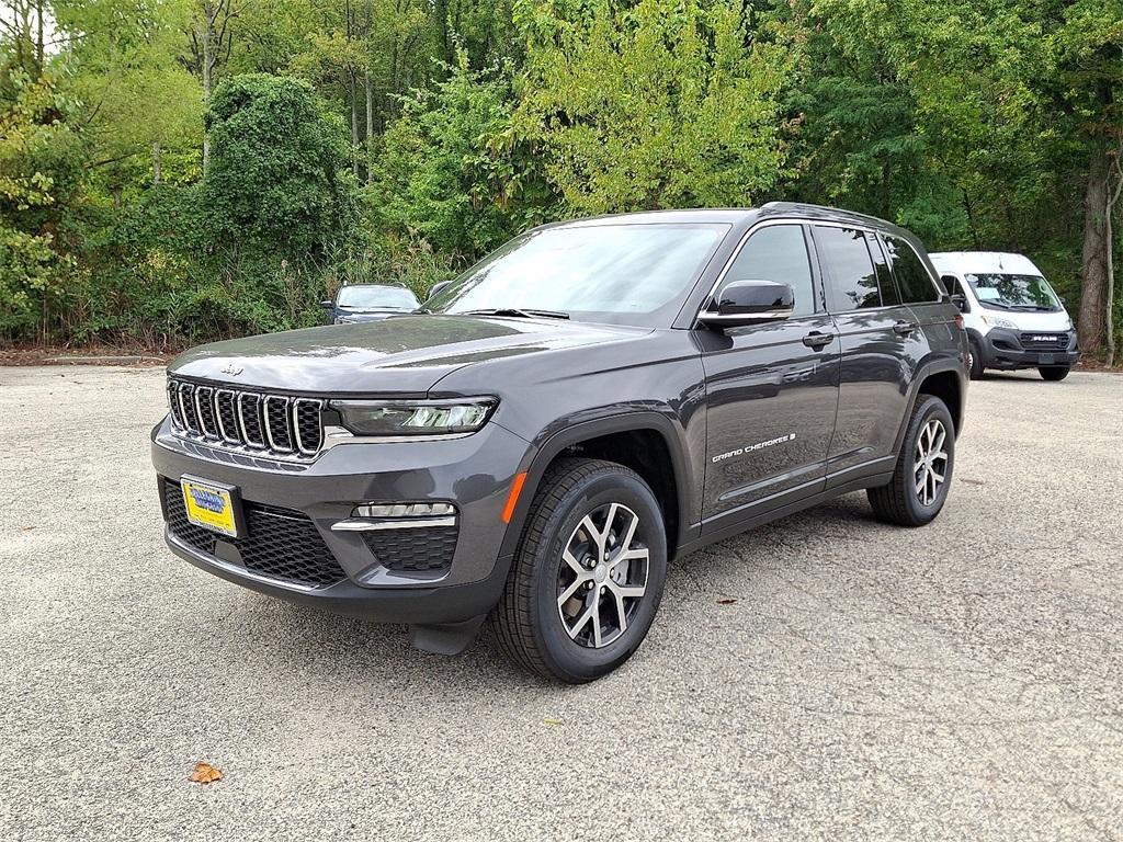 new 2025 Jeep Grand Cherokee car, priced at $50,010