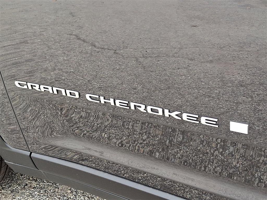 new 2025 Jeep Grand Cherokee car, priced at $50,010