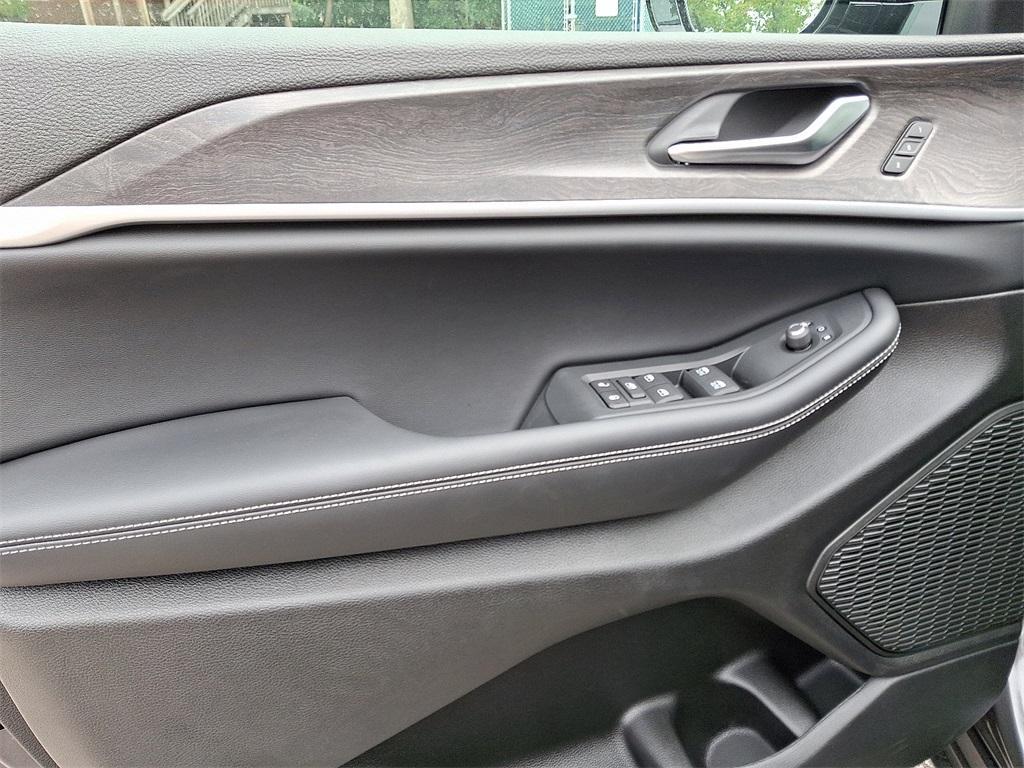 new 2025 Jeep Grand Cherokee car, priced at $50,010