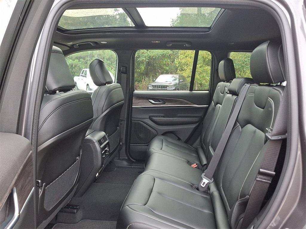 new 2025 Jeep Grand Cherokee car, priced at $50,010